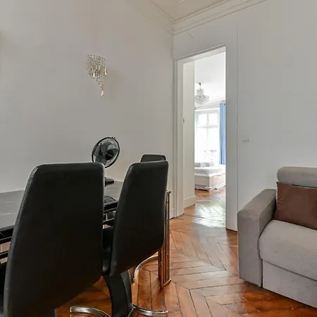 Elegance Sebastopol Pompidou פריז