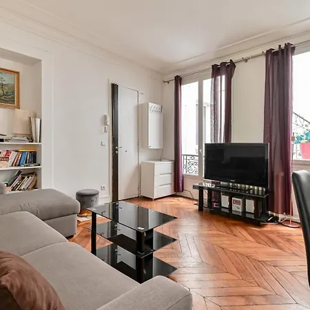 Elegance Sebastopol Pompidou פריז