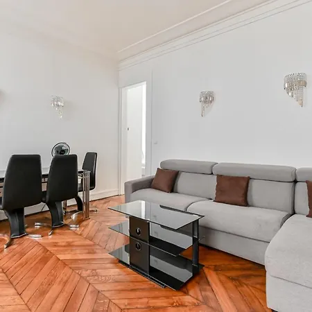 Elegance Sebastopol Pompidou פריז